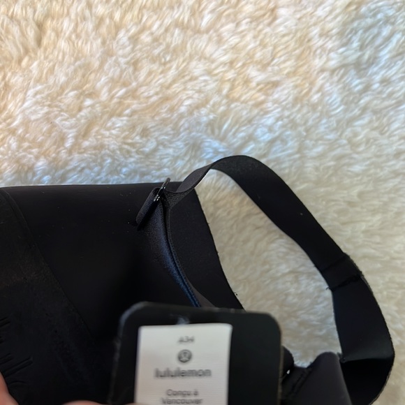 Black Lululemon sports bra size 34 a - Picture 4 of 6